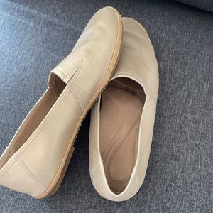 Women’s Aetrex gold loafers